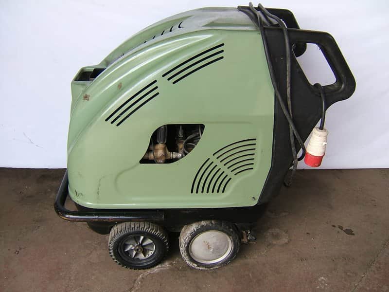 מכונת שטיפה בלחץ מים חמים וקיטור 200/15