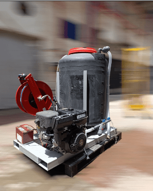 יחידת שטיפה עם מנוע בנזין